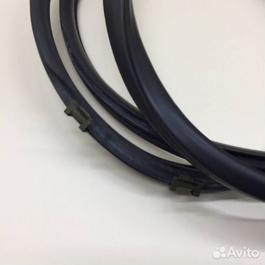 Уплотнитель проема двери передней правой Toyota Rav 4 A20 2000-2005