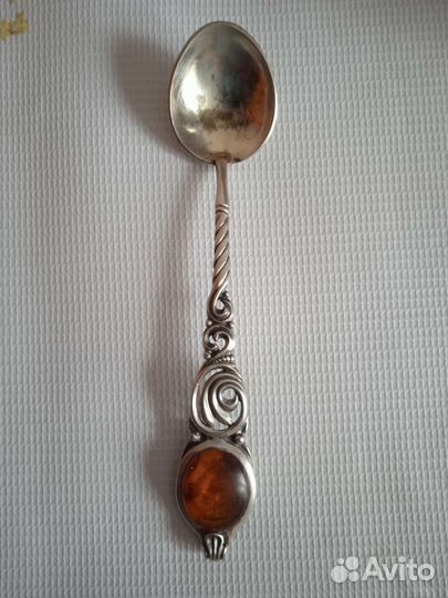 Чайная пара с ложкой: серебро и янтарь