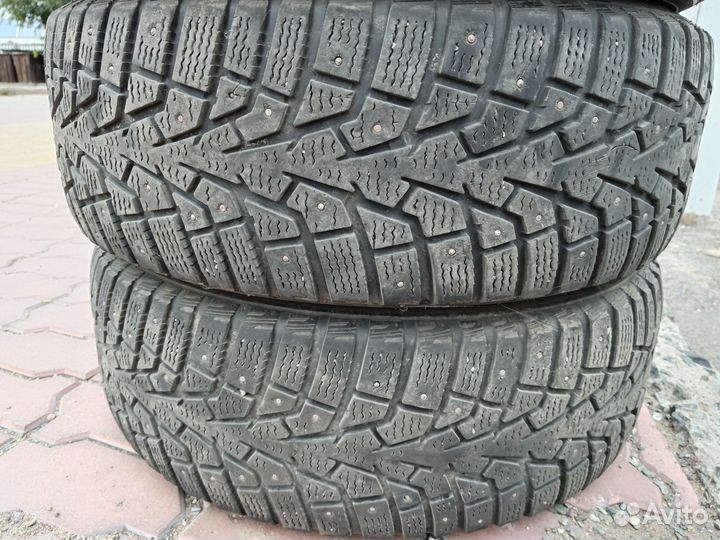 Maxxis ArcticTrekker NP3 215/60 R16