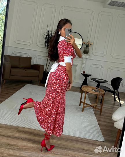 Романтичное платье с воротником