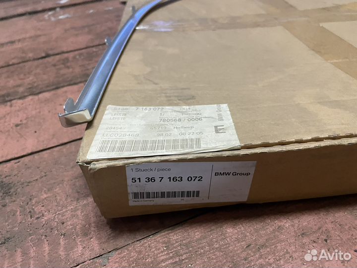 Молдинг задней форточки правы 51367163072 BMW X5