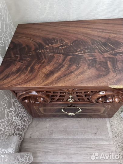 Тумбочка прикроватная роза