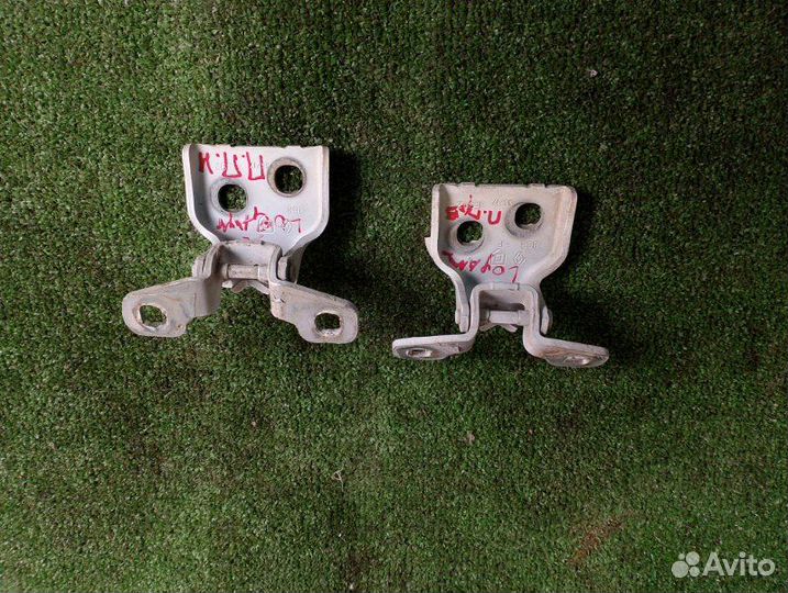 Петля двери передняя правая Renault Logan 1.6 2017