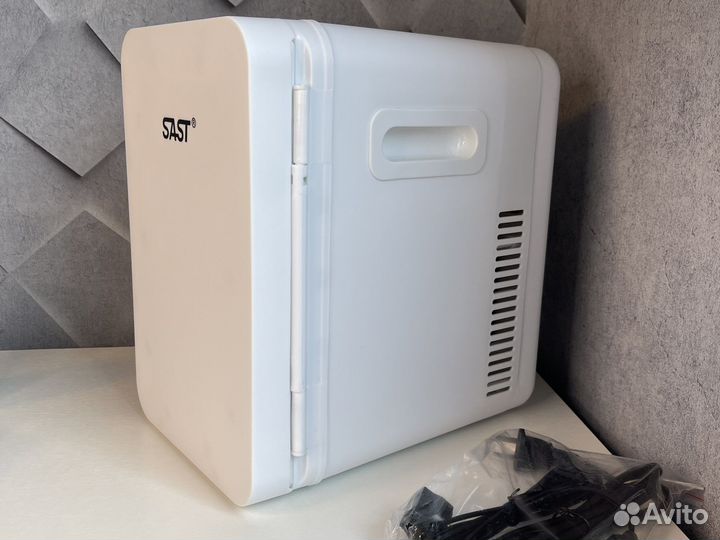 Мини-холодильник для косметики