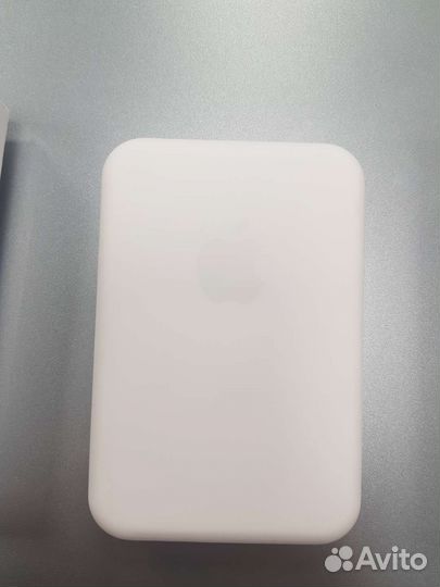 Внешний аккумулятор Apple MagSafe