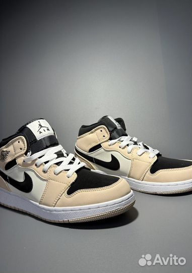 Кроссовки Air Jordan 1 Mid 'Barely Orange' Люкс