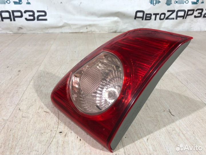 Фонарь крышки багажника правый Toyota Corolla E150