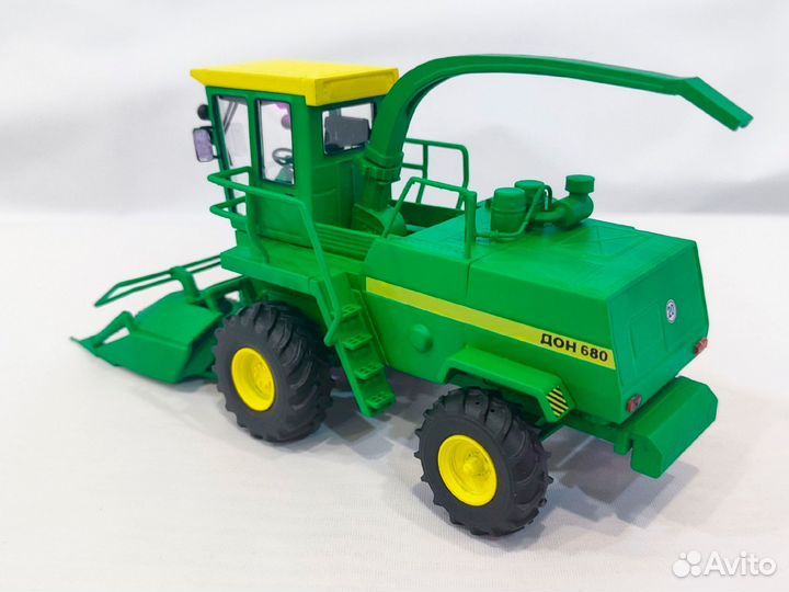 Сборная модель комбайна дон-680