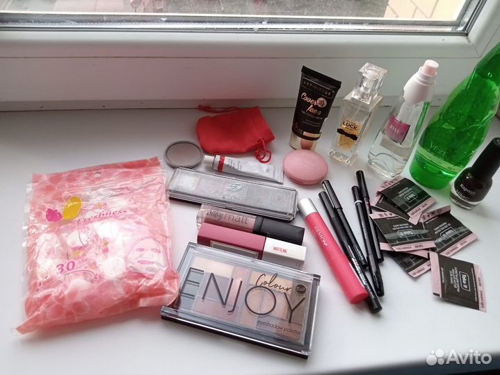Косметика и духи пакетом