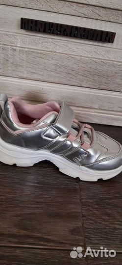 Кроссовки для девочки