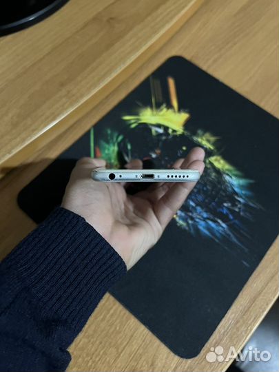 Телефон iPhone 6