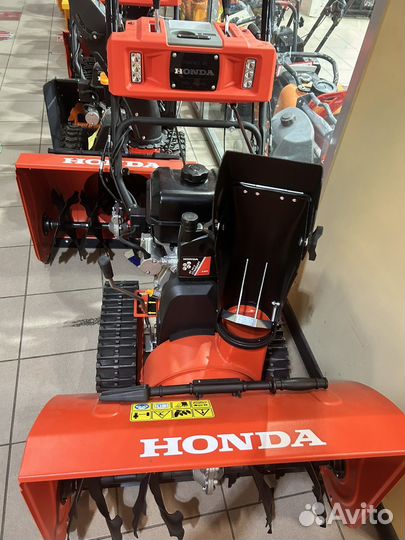 Снегоуборщик гусиничный honda HSS755le