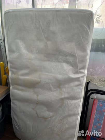 Кроватка детская с маятником и матрасом