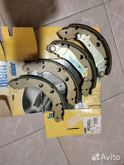 Тормозные колодки Nissan Bluebird