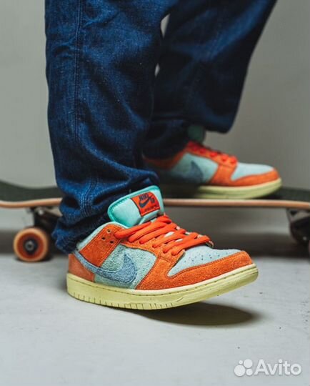 Nike sb dunk low “Orange Emerald Rise”