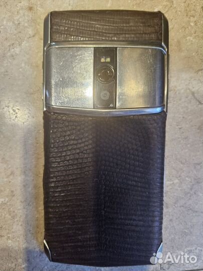 Vertu New Signature Touch Clous de Paris Alligator, 4/64 ГБ