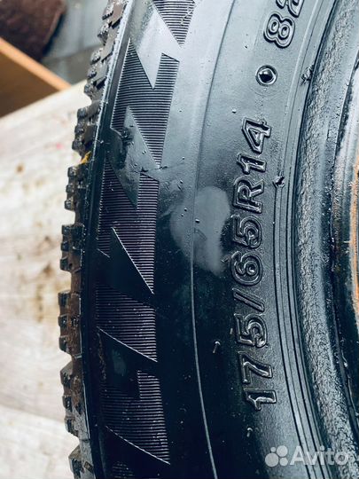 Bridgestone Blizzak Spike-02 175/65 R14