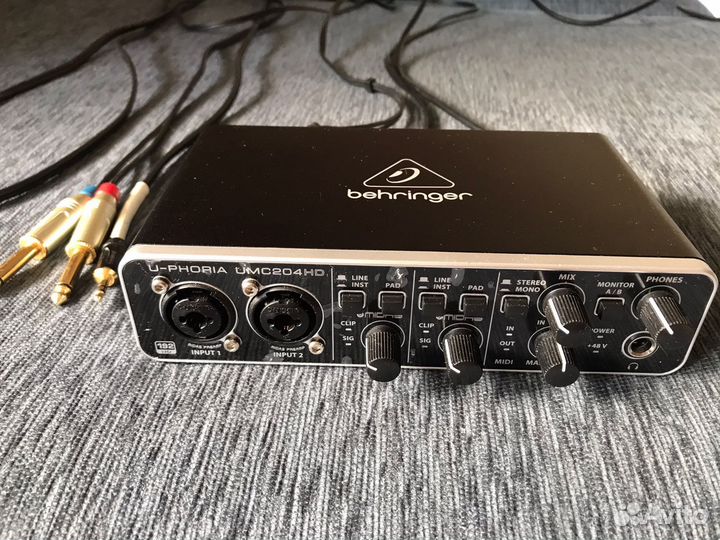 Behringer UMC204HD внешняя звуковая карта