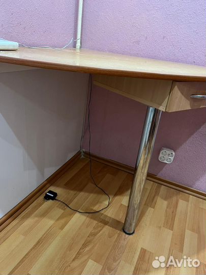 Стол угловой