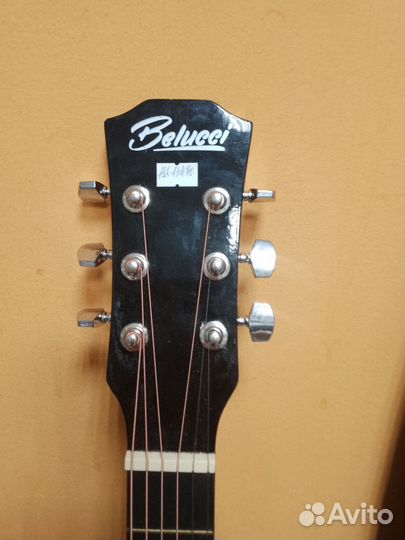 Акустическая гитара