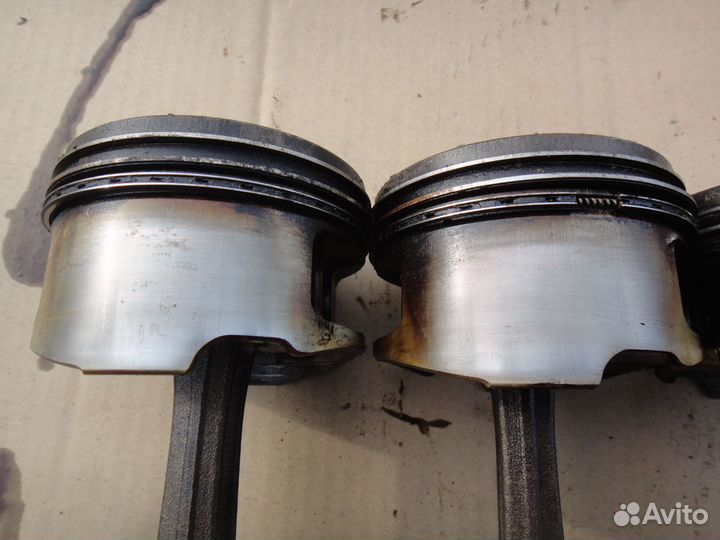 Поршень с шатуном таурег 4.2 AXQ