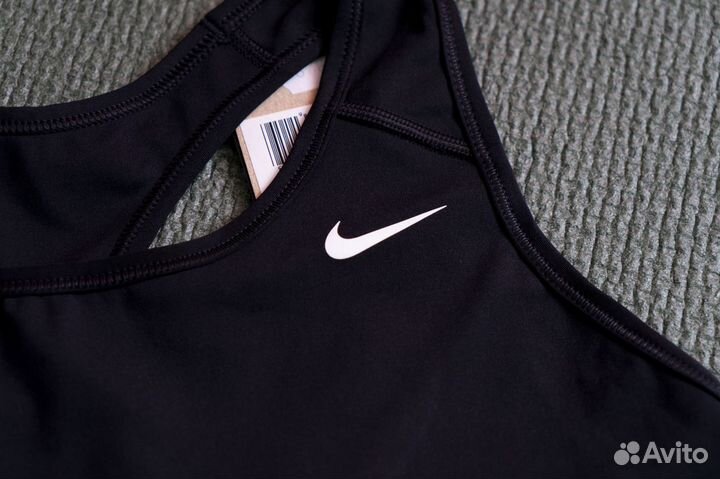 Спортивный топ nike L новый