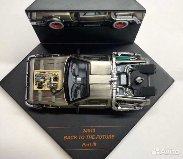 Модель автомобиля DeLorean DMC-12 1:43 Vitesse
