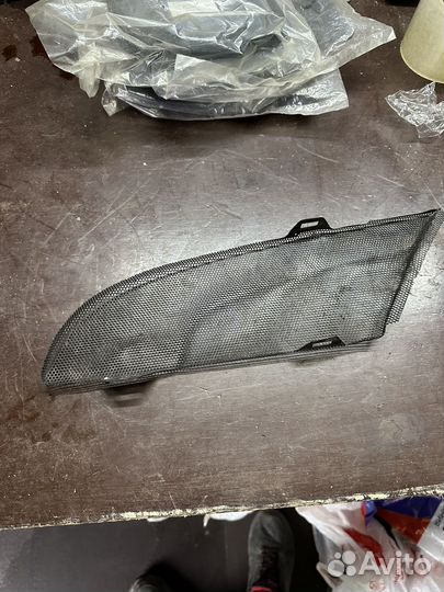 Сетка капота правая Scania 5 1930823