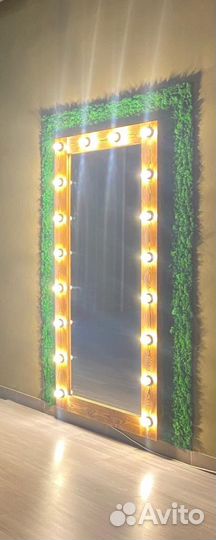 Гримерное зеркало с лампочками