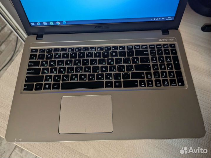 Ноутбук asus E1-7010/Radeon R2/240 SSD/2 RAM