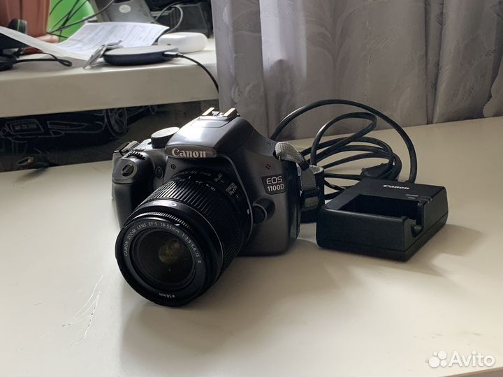 Зеркальный фотоаппарат Canon EOS 1100D