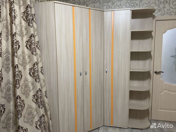 Угловой шкаф