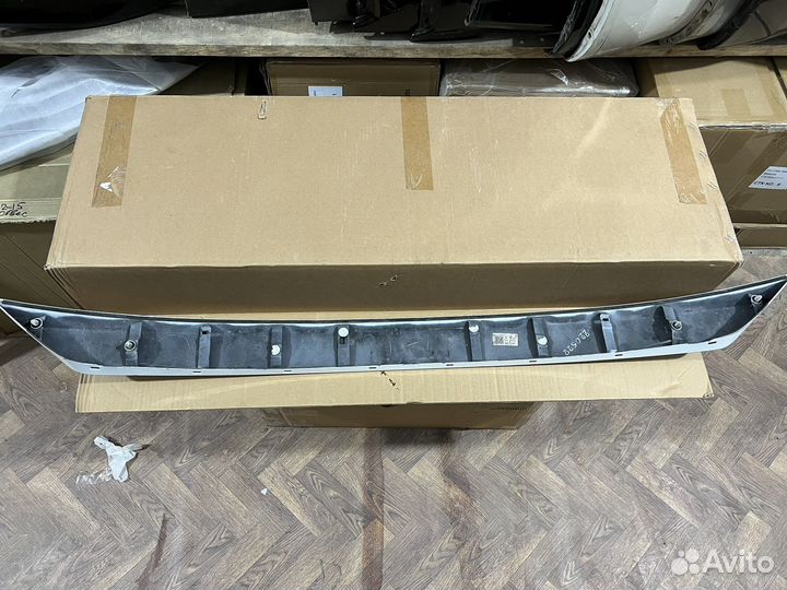 Молдинг багажника RAV4 2015-2018