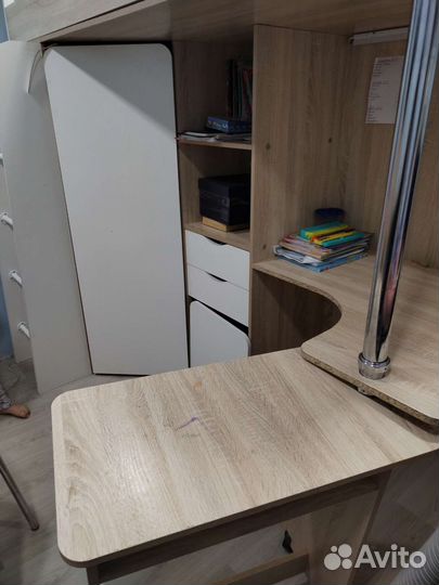 Кровать со столом и шкафом