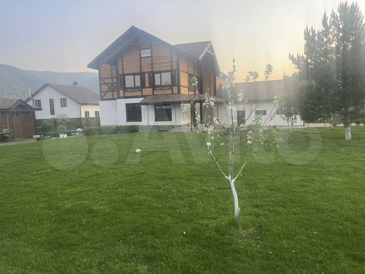 Коттедж 360 м² на участке 25 сот.