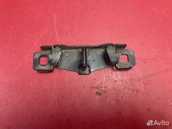 Ответная часть замка багажника 1375748 Ford Focus