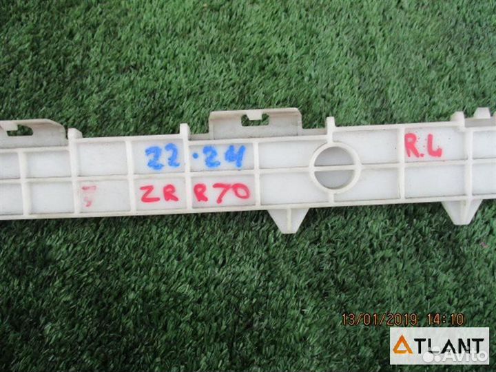 Крепление бампера задняя левая toyota noah