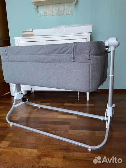 Детская кроватка приставная с маятником
