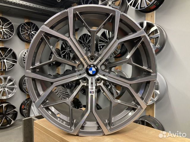 Диски R22 на BMW 785M стиль