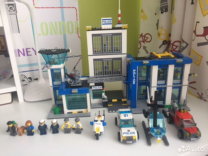 Lego city - полицейский участок (два набора)