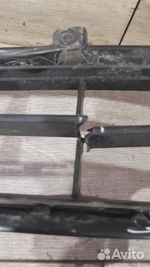 Решетка в бампер правая Toyota Land Cruiser 200 С