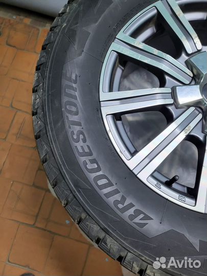 Bridgestone Blizzak DM-V2 285/60 R18