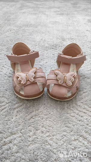Сандалии для девочки 22, 23 размера