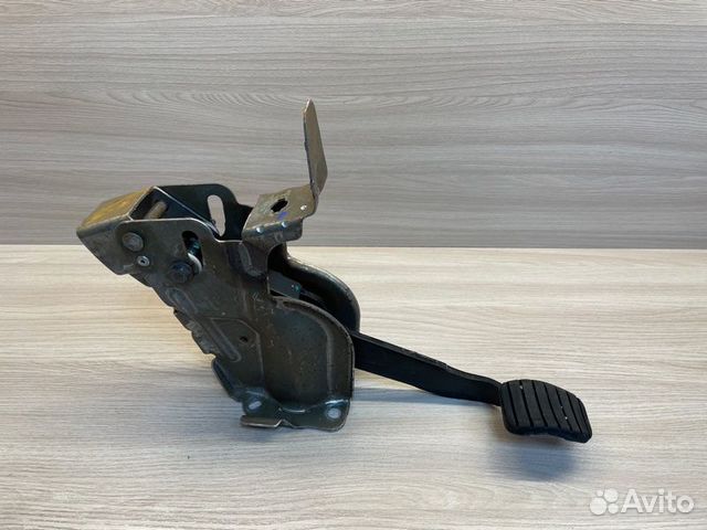 Педаль тормоза LADA X-Ray