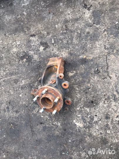 Кулак поворотный правый Ford Focus, III