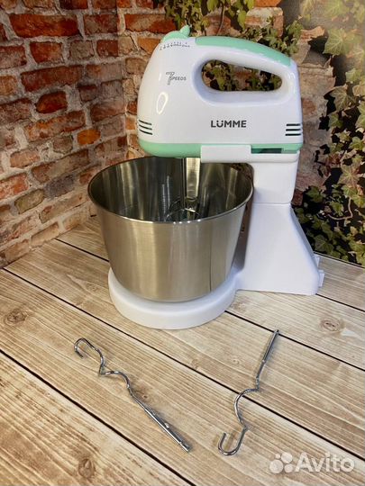 Миксер с чашей Lumme (2129)