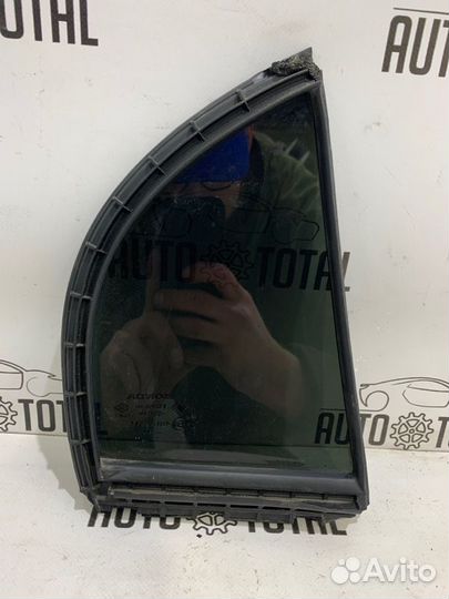 Стекло двери заднее левое Honda Civic 4D R18A2