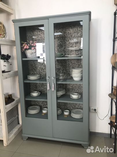 Шкаф витрина