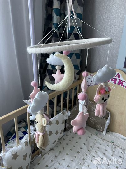 Мобиль на кроватку из фетра