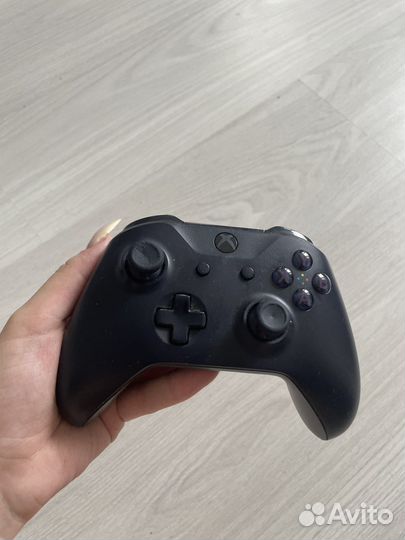 Xbox one s + 2 геймпада